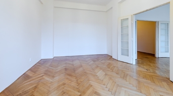 2. pokoj  s průhledem do haly - Prodej bytu 2+1 v osobním vlastnictví 95 m², Praha 6 - Bubeneč