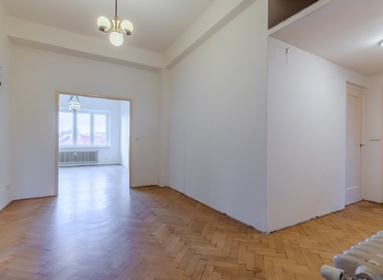 vstupní hala + 1. pokoj - Prodej bytu 2+1 v osobním vlastnictví 95 m², Praha 6 - Bubeneč