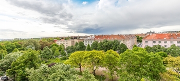 výhled z domu - Prodej bytu 2+1 v osobním vlastnictví 95 m², Praha 6 - Bubeneč