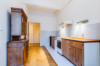 kuchyně o balkonu - Prodej bytu 2+1 v osobním vlastnictví 95 m², Praha 6 - Bubeneč
