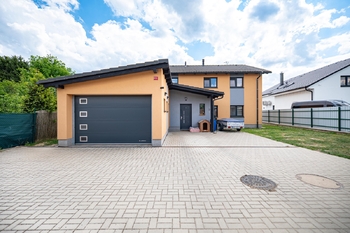 Prodej domu 239 m², Květnice