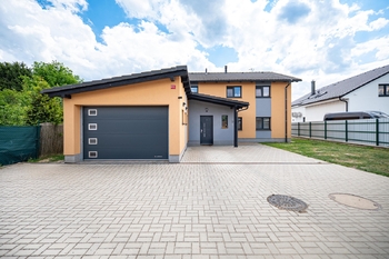 Prodej domu 239 m², Květnice