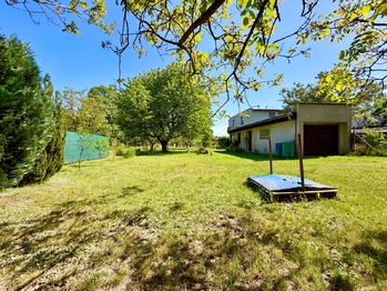 Prodej pozemku 922 m², Pardubice