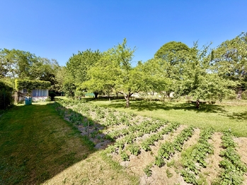 Prodej pozemku 922 m², Pardubice