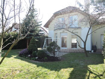 Pronájem domu 150 m², Hostivice