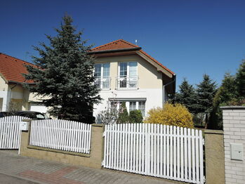 Pronájem domu 150 m², Hostivice