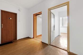 chodba před bytem - Prodej bytu 1+kk v osobním vlastnictví 31 m², Praha 4 - Chodov