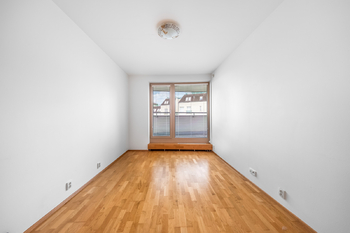 Další z ložnic  - Pronájem bytu 4+kk v osobním vlastnictví 116 m², Praha 3 - Žižkov