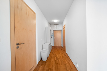 Vstupní předsíň bytu - Pronájem bytu 4+kk v osobním vlastnictví 116 m², Praha 3 - Žižkov
