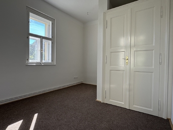 Pronájem kancelářských prostor 21 m², Kladno