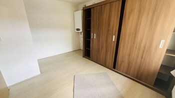 Pronájem domu 100 m², Milovice