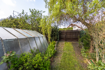 Skleník na zahradě - Prodej domu 166 m², Kamenice