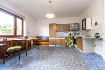 Kuchyň v přízemí - Prodej domu 166 m², Kamenice