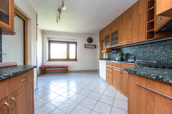 Kuchyň v patře - Prodej domu 166 m², Kamenice
