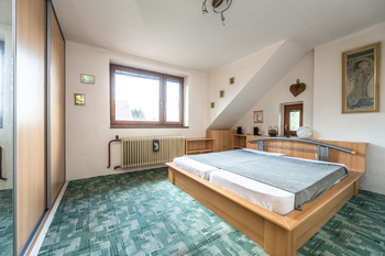 Ložnice v patře - Prodej domu 166 m², Kamenice