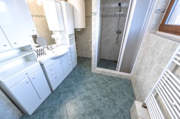 Koupelna v patře - Prodej domu 166 m², Kamenice