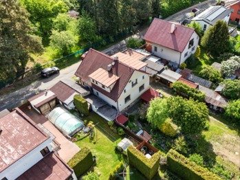 V lokalitě rodinných domů - Prodej domu 182 m², Kamenice