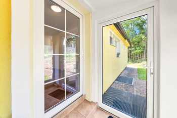vstup do domu - Prodej domu 300 m², Dačice