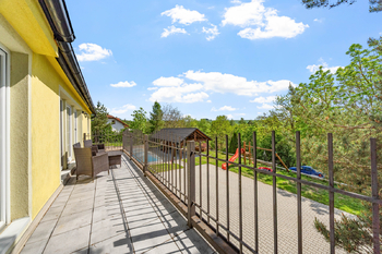 pohled z terasy - Prodej domu 300 m², Dačice