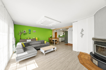 obývací pokoj - Prodej domu 300 m², Dačice