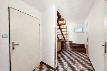 přístup do suterénu - Prodej domu 300 m², Dačice