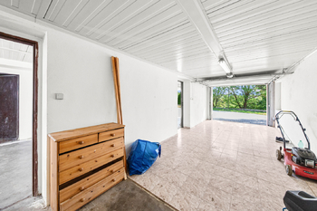 druhá garáž - Prodej domu 300 m², Dačice