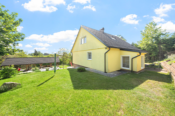 zadní pohled na dům - Prodej domu 300 m², Dačice