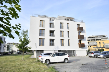 Prodej bytu 1+kk v osobním vlastnictví 29 m², Hradec Králové