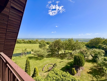 Výhled z balkonu v patře - Prodej chaty / chalupy 66 m², Slavkov u Brna