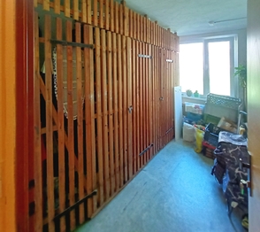 Sklepní kóje máme dvě, jednu na patře. - Prodej bytu 1+kk v osobním vlastnictví 33 m², Slaný