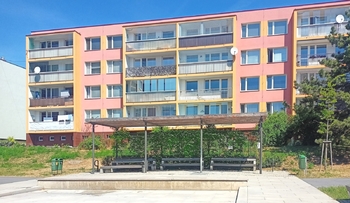 s posezením a místní atrakcí -  - Prodej bytu 1+kk v osobním vlastnictví 33 m², Slaný