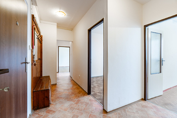 Prodej bytu 3+1 v osobním vlastnictví 68 m², Praha 9 - Újezd nad Lesy
