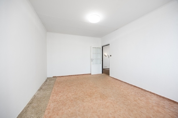 Obývací pokoj - Prodej bytu 4+1 v osobním vlastnictví 80 m², Praha 4 - Kamýk