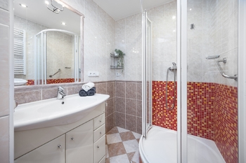 Koupelna - Prodej bytu 4+1 v osobním vlastnictví 80 m², Praha 4 - Kamýk