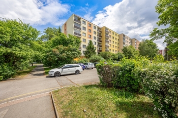 Parkování - Prodej bytu 4+1 v osobním vlastnictví 80 m², Praha 4 - Kamýk