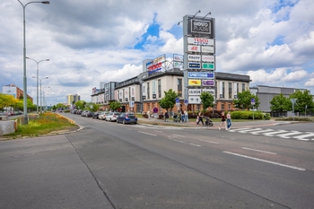 Nákupní centrum - Prodej bytu 4+1 v osobním vlastnictví 80 m², Praha 4 - Kamýk