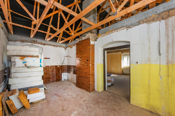 Prodej nájemního domu 330 m², Černuc