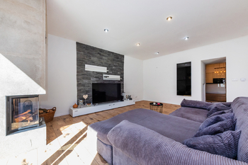 Prodej nájemního domu 330 m², Černuc