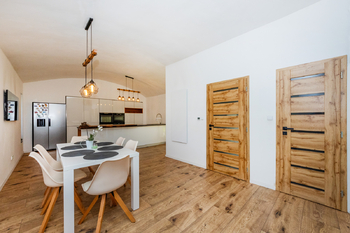 Prodej nájemního domu 330 m², Černuc