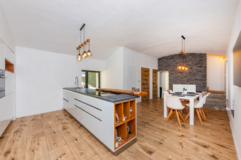Prodej nájemního domu 330 m², Černuc