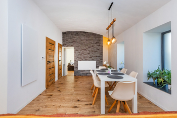 Prodej nájemního domu 330 m², Černuc
