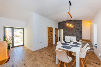Prodej nájemního domu 330 m², Černuc