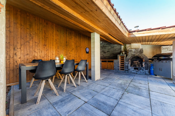 Prodej nájemního domu 330 m², Černuc