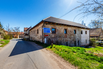 Prodej nájemního domu 330 m², Černuc