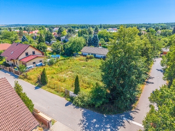 Prodej pozemku 1009 m², Jirny