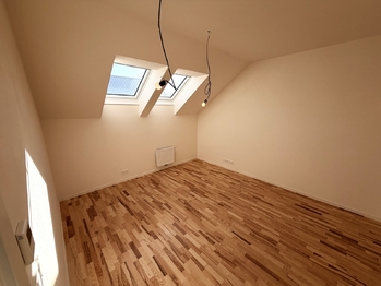 Pronájem bytu 1+kk v osobním vlastnictví 32 m², Dobřichovice
