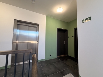 Pronájem bytu 1+kk v osobním vlastnictví 32 m², Dobřichovice