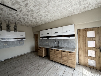 Prodej domu 160 m², Měník