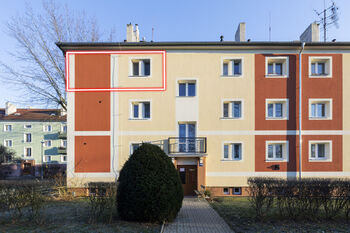 Pohled na dům  - Pronájem bytu 2+1 v osobním vlastnictví 53 m², Roudnice nad Labem