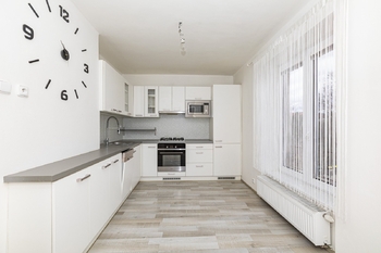 Kuchyň - Pronájem bytu 2+1 v osobním vlastnictví 53 m², Roudnice nad Labem 
